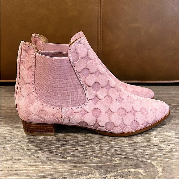 ANTHROPOLOGIE Pink Suede Floral Embossed Chelsea Boots Size 8.5 - Picture 5 of 13